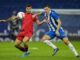 Marash Kumbulla (d) del Espanyol, e Isaac Romero, del Sevilla, durante el partido de LaLiga de fútbol entre el Espanyol y el Sevilla, el viernes 25 de octubre en el RCDE Stadium. EFE/ Enric Fontcuberta