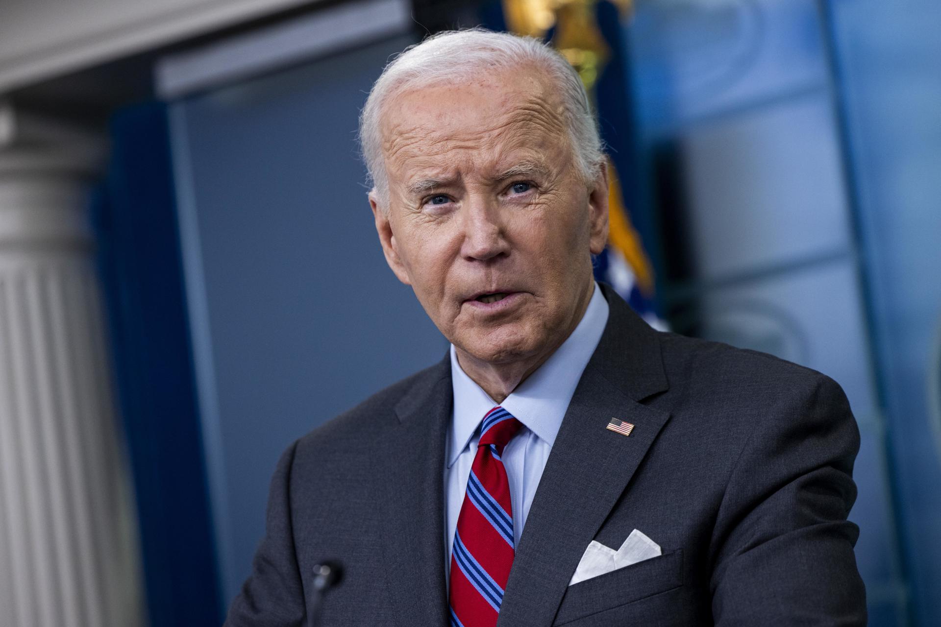 El presidente de Estados Unidos, Joe Biden, responde a una pregunta de los medios de comunicación durante la conferencia de prensa diaria de este 4 de octubre de 2024, en la sala de prensa de la Casa Blanca en Washington, DC, EE. UU. EFE/EPA/Shawn Thew
