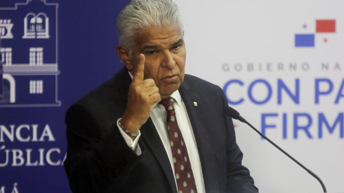 Fotografía de archivo del 3 de octubre de 2023 del presidente de Panamá, José Raúl Mulino, durante una rueda de prensa en Ciudad de Panamá (Panamá). EFE/Carlos Lemos
