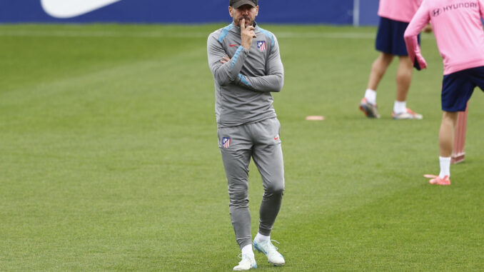 Simeone, en el entrenamiento de este martes. EFE/ Rodrigo Jiménez
