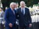 El presidente alemán, Frank-Walter Steinmeier (izq.), y el presidente estadounidense, Joe Biden, asisten a una recepción con honores militares durante la visita de este último al Palacio Bellevue en Berlín, Alemania, el 18 de octubre de 2024.EFE/EPA/CLEMENS BILAN