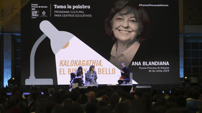 Poeta Rumana, Ana BlandianaEFE/ J.L. Cereijido
