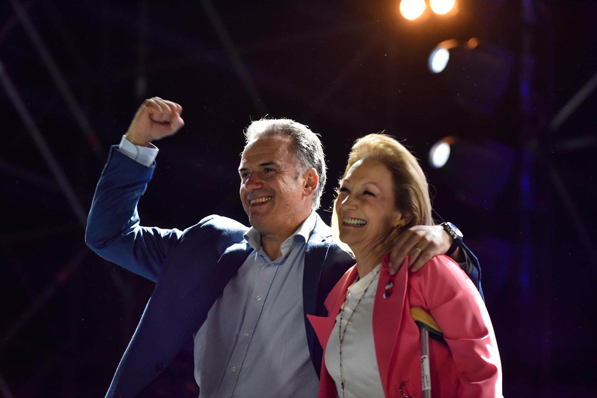 Yamandú Orsi y Carolina Cosse, candidatos a la presidencia y vicepresidencia por el Frente Amplio, participan de un acto realizado en el Parque Batlle este 22 de octubre de 2024, en Montevideo (Uruguay). EFE/ Federico Gutiérrez
