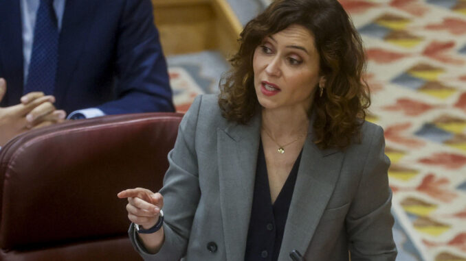 La presidenta de la Comunidad de Madrid, Isabel Díaz Ayuso, interviene durante un pleno de la Asamblea de Madrid. EFE/ Fernando Alvarado
