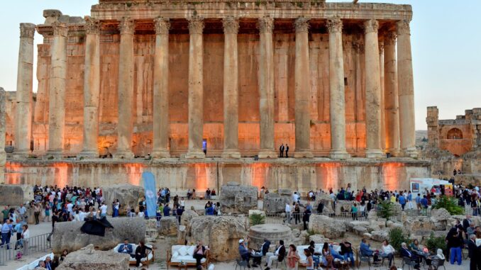 Imagen de archivo del festival de música que se celebra todos los años en las ruinas romanas de Baalbeck. (Líbano) EFE/EPA/WAEL HAMZEH
