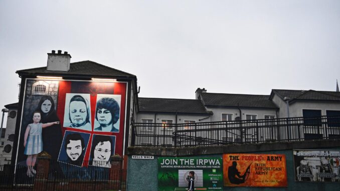 Pintadas sobre el conflicto norirlandés en Derry/Londonderry. EPA/EFE
