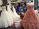 Imagen de archivo de varios trajes de novia en una feria de bodas y celebraciones nupciales. EFE/Domenech Castelló.