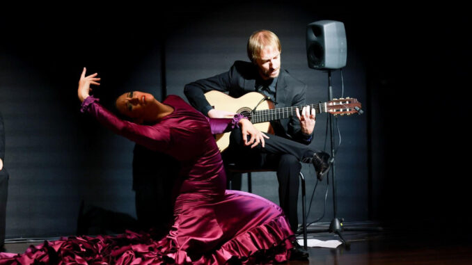 El Teatro Real comenzó este miércoles una serie de actividades culturales en la megalópolis oriental china de Shanghái con la presentación de 'Orígenes', espectáculo de flamenco de la bailaora Ángeles Gabaldón, una de las producciones de la gira mundial 'Authentic Flamenco' de la institución cultural española. El espectáculo se presentó en primicia en el Museo de Arte de Pudong (MAP), una moderna galería abierta a mediados de 2021 en pleno corazón de Shanghái, a orillas del río Huangpu -que divide a la megalópolis- y bajo el impactante 'skyline' que define a la considerada como capital económica de China.EFE/ Instituto Cervantes ***SOLO USO EDITORIAL/SOLO DISPONIBLE PARA ILUSTRAR LA NOTICIA QUE ACOMPAÑA (CRÉDITO OBLIGATORIO)***
