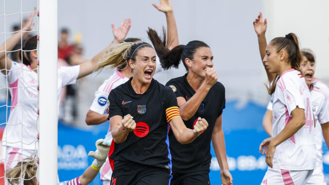 La delantera del Barcelona Alexia Putellas (c) celebra tras marcar un gol ante el Madrid CFF durante el partido de Liga F que se disputó en Fuenlabrada. EFE/ Rodrigo Jiménez
