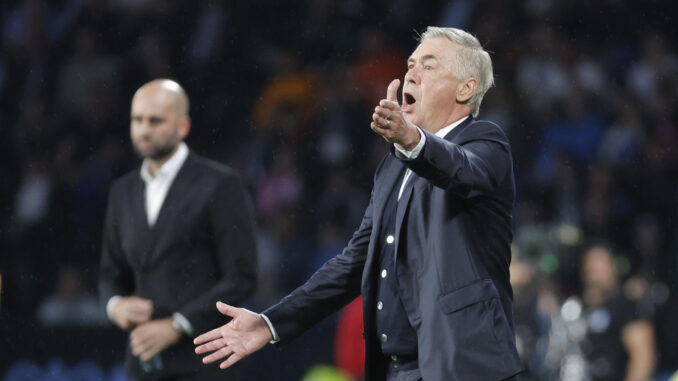 El entrenador del Real Madrid, Carlo Ancelotti, durante el partido de la décima jornada de LaLiga EA Sports que Celta de Vigo y Real Madrid disputaron en el estadio de Balaídos. EFE/Lavandeira
