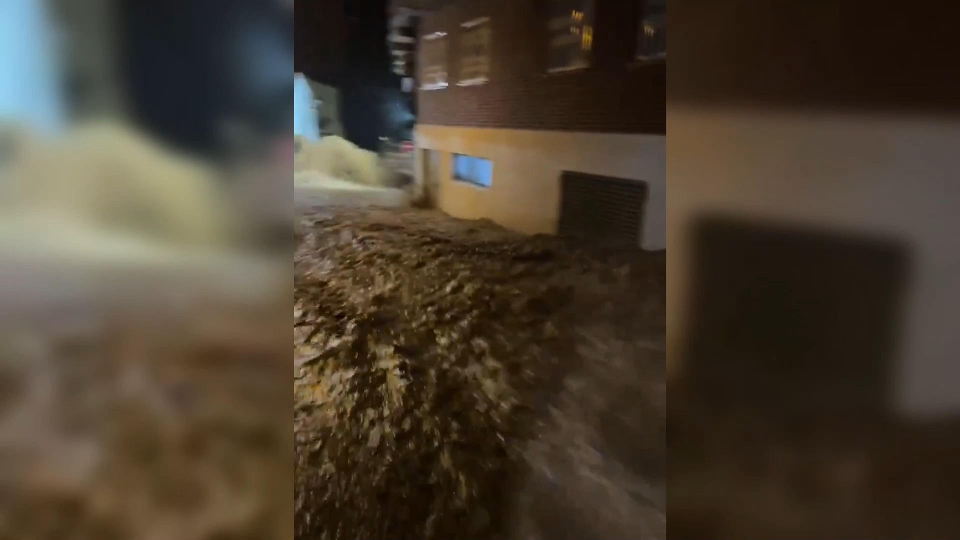 Captura de video de las lluvias torrenciales en Chiva (València). La estación automática de la Confederación Hidrográfica del Júcar (CHJ) registra 445,4 litros por metros cuadrado, la mayor cantidad de precipitación en 24 horas en la Comunitat Valenciana desde la gota fría del 11 de septiembre de 1996, cuando se acumularon 520 l/m2 en Tavernes de la Valldigna. EFE/JesusMulaMusica
