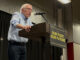 El senador Bernie Sanders habla durante un mitín de políticos demócratas progresistas, en el polideportivo The Millenium, este martes, en Austin, Texas (Estados Unidos). EFE/ Alejandra Arredondo