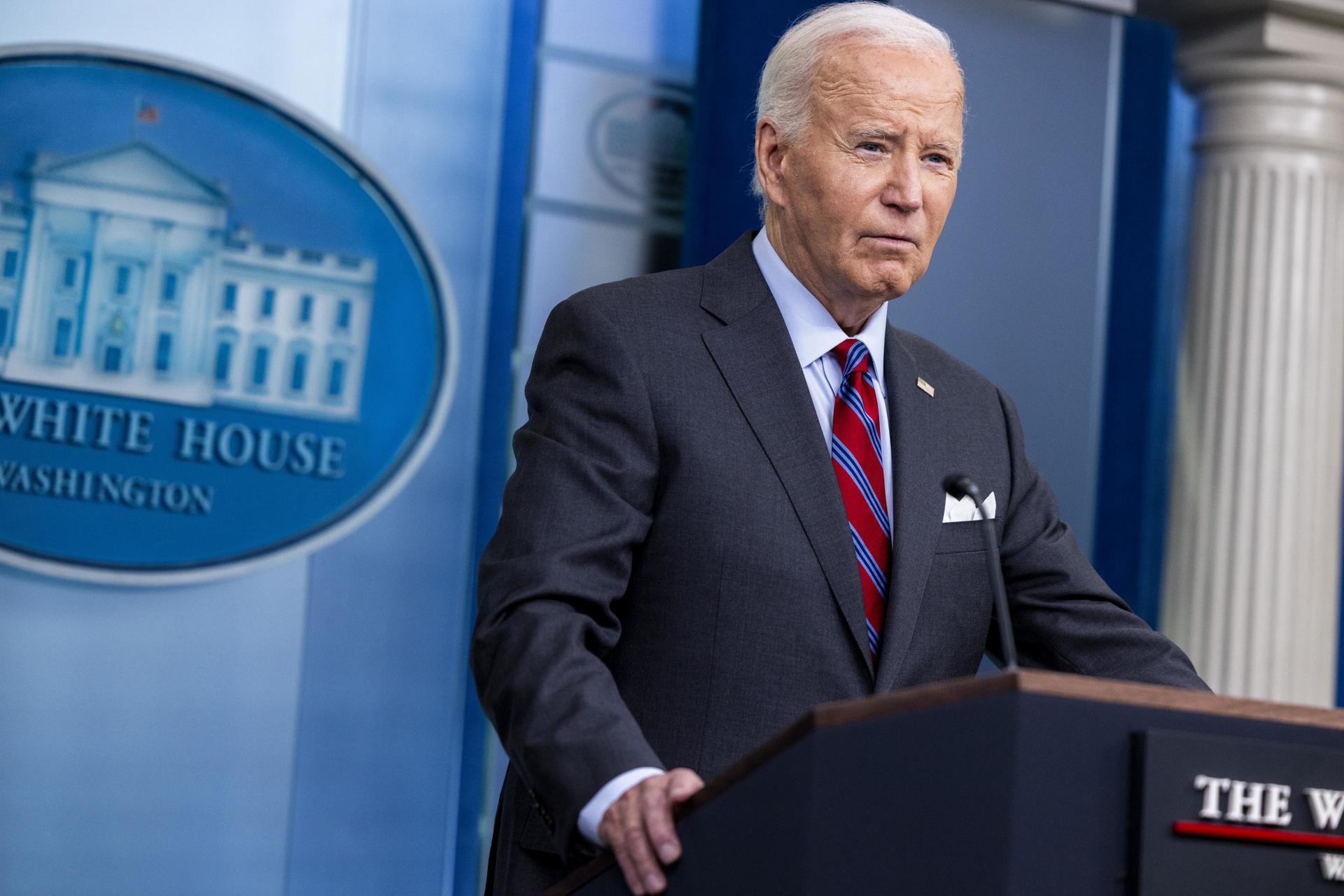 El presidente de EE.UU., Joe Biden, habla en la sala de prensa de la Casa Blanca en Washington (EE.UU.). EFE/EPA/SHAWN THEW / POOL
