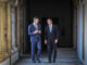 El primer ministro de Portugal, Luís Montenegro (d), junto al presidente del Gobierno español, Pedro Sánchez, conversan antes de su encuentro en la XXXV Cumbre Hispano-Lusa este miércoles en Faro (Portugal). EFE/ Lúis Forra