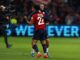 Tiago Santos (I) , del Lille, celebra el 1-0. EFE/EPA/MOHAMMED BADRA