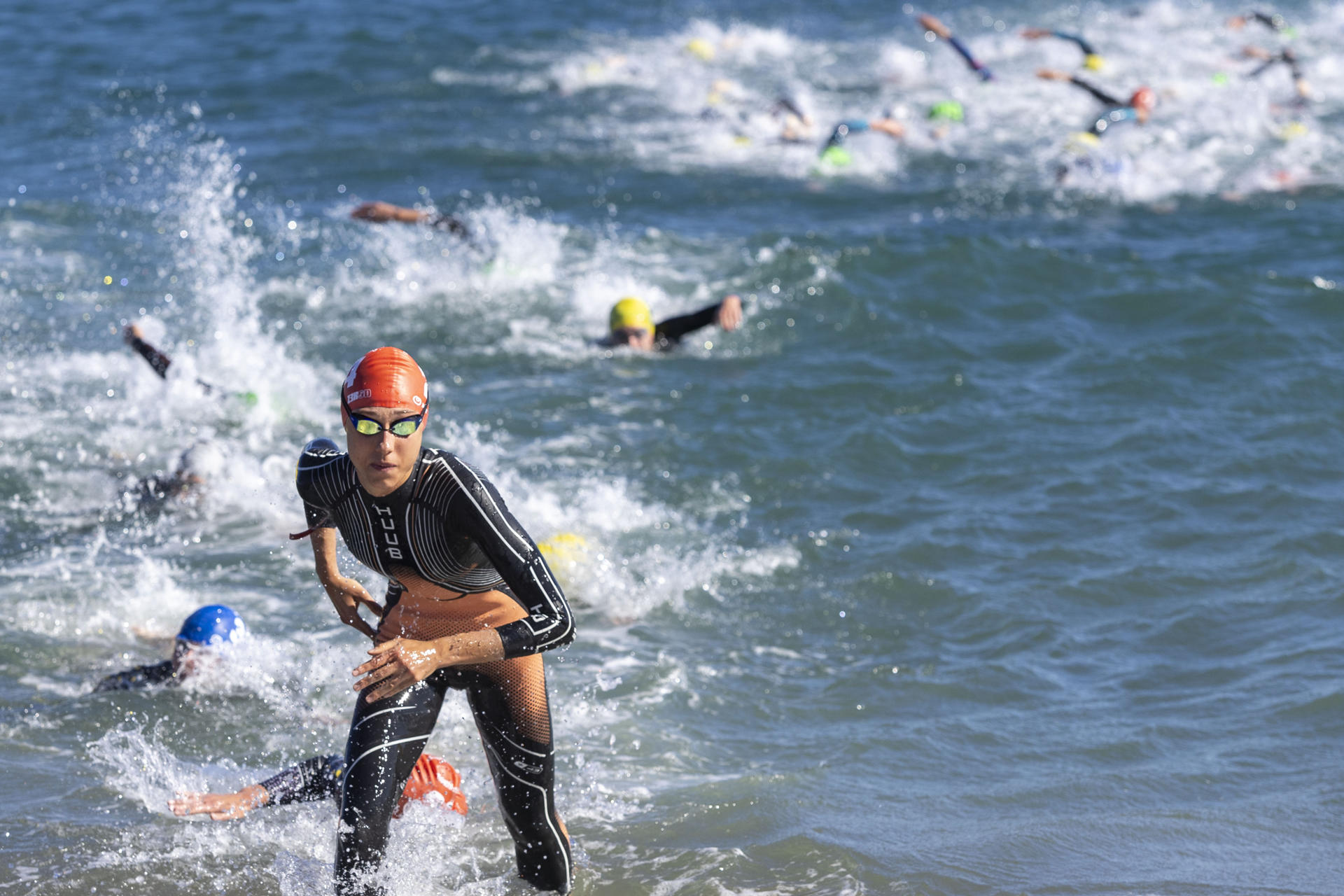 Fotografía de la prueba de élite femenina de las Finales de las Series Mundiales de Triatlón este sábado, en Torremolinos (Málaga). EFE/ Álvaro Cabrera
