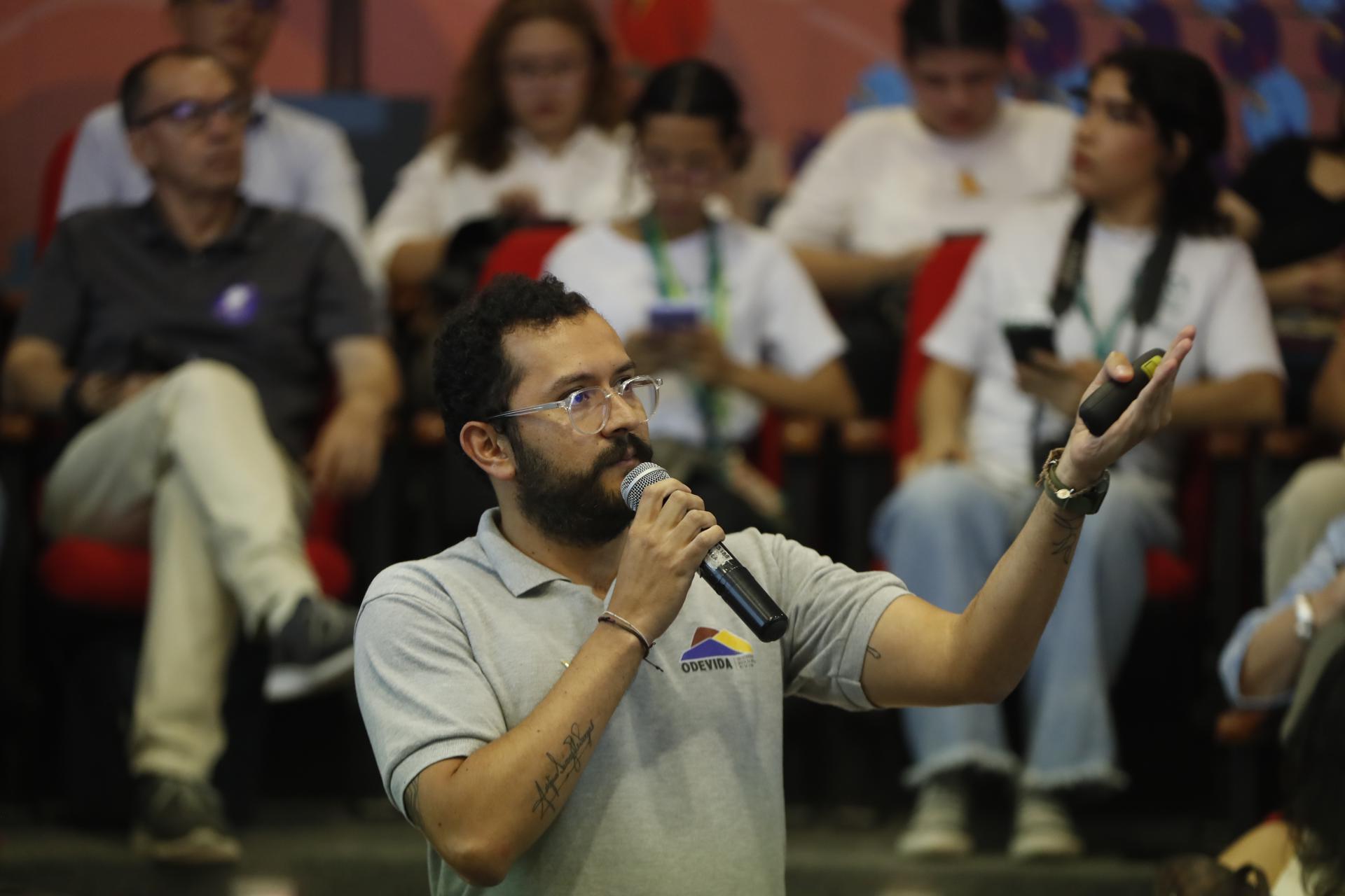 Francisco Daza, coordinador de la línea de Paz Territorial y Derechos Humanos, habla durante la presentación de un informe, este miércoles en Cali (Colombia). Después de que 2023 fuera el año más mortífero desde que se tienen datos para los defensores ambientales en Colombia, cuando fueron asesinados 81, los datos recopilados en lo que va de año indican una tendencia a la disminución, según un informe de la Fundación Paz y Reconciliación (Pares) presentado este miércoles en la COP16. EFE/ Ernesto Guzmán
