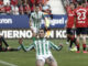 El delantero argentino del Betis Chimy Ávila celebra tras anotar durante el encuentro correspondiente a la décima jornada de LaLiga entre el Osasuna y el Betis en El Sadar, Pamplona, Navarra, este sábado. EFE/ Jesús Diges