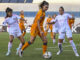 La delantera danesa Signe Bruun (c) del Real Madrid este domingo, durante un partido de LaLiga F, entre Madrid CFF y el Real Madrid, en el estadio Fernando Torres de Fuenlabrada (Comunidad de Madrid). EFE/ Víctor Lerena