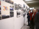 Los representante permanentes ante la Organización de los Estados Americanos (OEA), Luz Baños, de México, y Luis Vargas, de Colombia, visitan la exposición 'Cumbre de las Américas: 30 años en imágenes' inaugurada este viernes en la sede de la Organización de los Estados Americanos (OEA) en Washington (EE. UU). EFE/Lenin Nolly