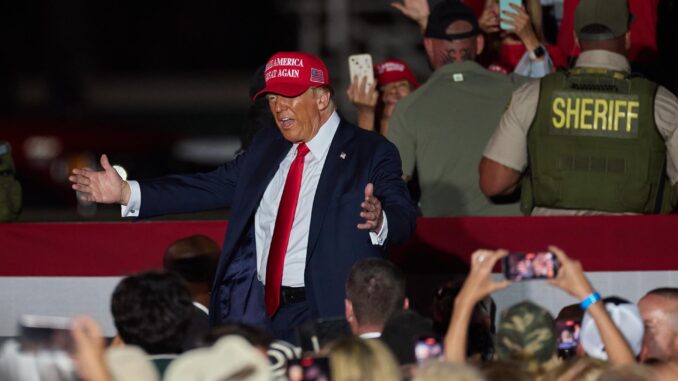 Fotografía de archivo del expresidente y candidato republicano a la presidencia de EE.UU., Donald Trump. EFE/EPA/ALLISON DINNER
