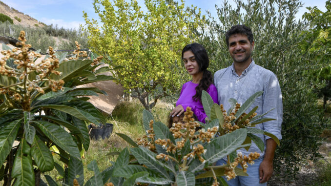 Ali Ghaddar un bioquímico y profesor de Salud Pública en la Universidad Internacional del Líbano, que ahora reside en Alhama de Almería junto a su mujer, Ghadier, y sus hijas Nirvana, de siete años, y Alma, de apenas ocho mese. La escalada bélica en el Líbano ha provocado que muchos de sus ciudadanos abandonen este país en busca de seguridad. EFE / Carlos Barba
