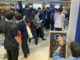 Clientes en la librería principal de la cadena Kyobo, en el distrito de Jongno en Seúl, se agolpan para adquirir libros de la escritora Han Kang un día después de que fuera galardonada con el premio Nobel de Literatura. EFE/Andrés Sánchez Braun