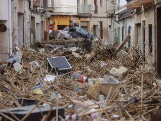 Vista de una calle afectada por las inundaciones en Paiporta (Valencia). EFE/Manu Bruque