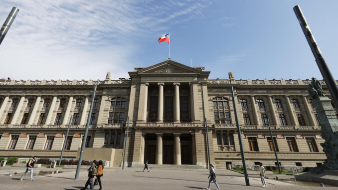 Fotografía del Palacio de Tribunales de Justicia en Santiago (Chile). EFE/ Elvis González
