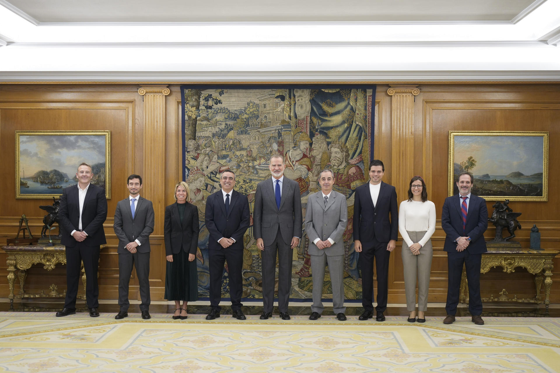 Felipe VI ha recibido en audiencia este jueves en el Palacio Real a los creadores y colaboradores de la cátedra sobre Empleabilidad y Responsabilidad en la Inteligencia Artificial (CERIA) de la Universidad Autónoma de Madrid (UAM). EFE/ Borja Sanchez-Trillo
