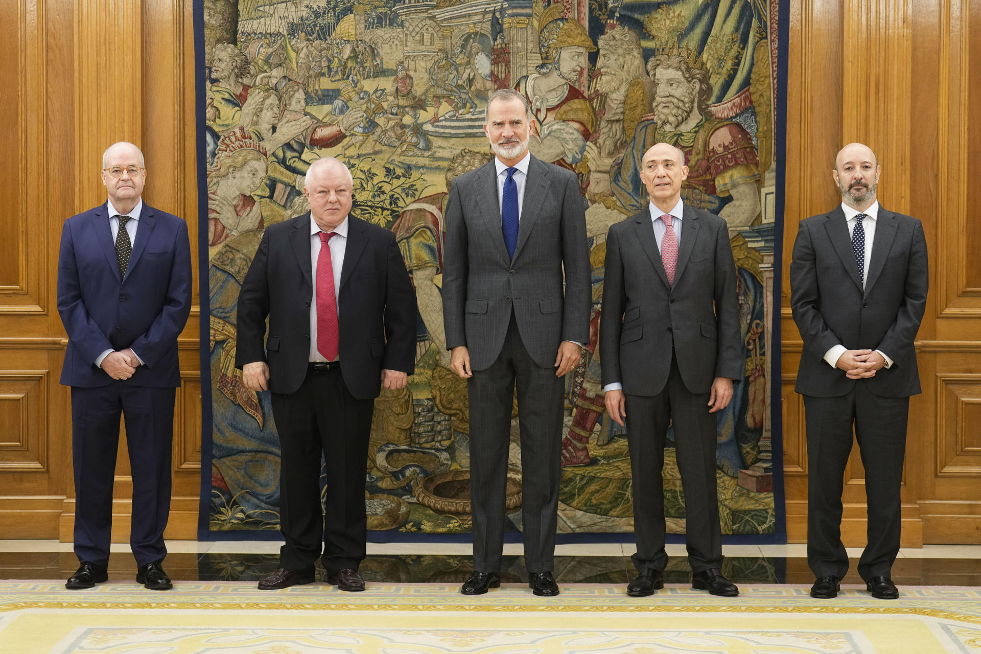 Felipe VI durante una audiencia real a una representación de la Fundación de Estudios de Economía Aplicada (FEDEA) celebrada este jueves en el Palacio de la Zarzuela, en Madrid. EFE/ Borja Sanchez-Trillo
