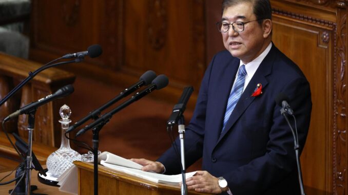 El nuevo primer ministro de Japón, Shigeru Ishiba, pronuncia un discurso la Dieta (Parlamento) en Tokio, el 4 de octubre de 2024. EFE/EPA/FRANCK ROBICHON
