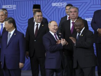 Los líderes del grupo de los BRICS, entre ellos el ruso Vladimir Putin en el centro, este jueves en Kazan. EFE/EPA/MAXIM SHIPENKOV