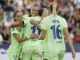 La defensa del Barcelona Irene Paredes (2-i) celebra con sus compañeras tras marcar el 1-4, durante el partido de la séptima jornada de LaLiga F que Levante y Barcelona disputan este domingo en el estadio Ciutat de València. EFE/Ana Escobar