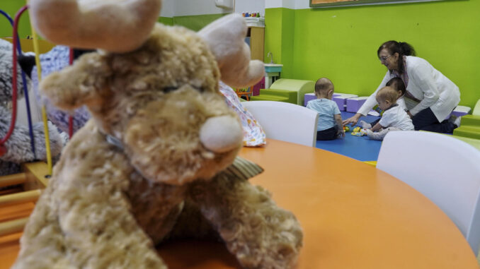 Imagen de archivo de un aula para niños de 0 a 2 años de un colegio en Valladolid, el primer día de curso escolar en Castilla y León para los alumnos de Educación Infantil y Primaria.
 EFE/ Nacho Gallego
