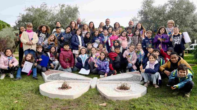 Inauguración del "Jardín de las mariposas" en el Parque Finca Liana, símbolo de libertad y homenaje por el 25-N.