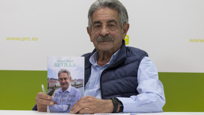 El secretario general del Partido Regionalista de Cantabria (PRC), Miguel Ángel Revilla, durante una entrevista con EFE en Santander con motivo de la presentación de su octavo libro, 'Por qué pasa lo que pasa'. EFE/ Pedro Puente Hoyos
