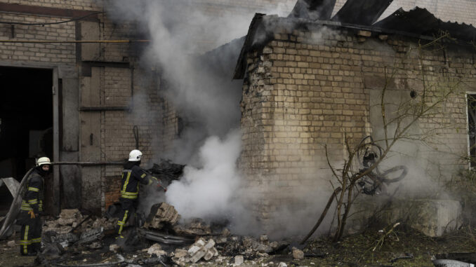 Imagen de un edificio de Jarkov tras un ataque ruso. EFE/ Orlando Barría
