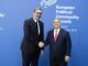 El primer ministro húngaro, Viktor Orban, (d), da la bienvenida al presidente serbio, Aleksandar Vucic, a la cumbre de la Comunidad Política Europea (CPE) Budapest, el 7 de noviembre de 2024. EFE/EPA/VIVIEN CHER BENKO - USO EDITORIAL SOLAMENTE - SIN VENTA USO EDITORIAL SOLAMENTE/SIN VENTA USO EDITORIAL SOLAMENTE/SIN VENTA