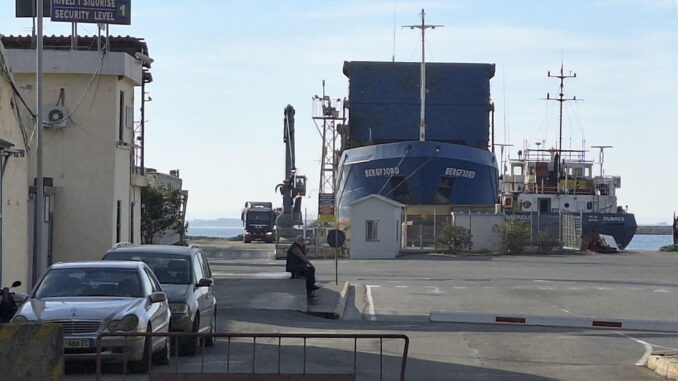 Imagen del puerto de Shëngjin este 7 de noviembre. EFE/ Ivan Blazevski.
