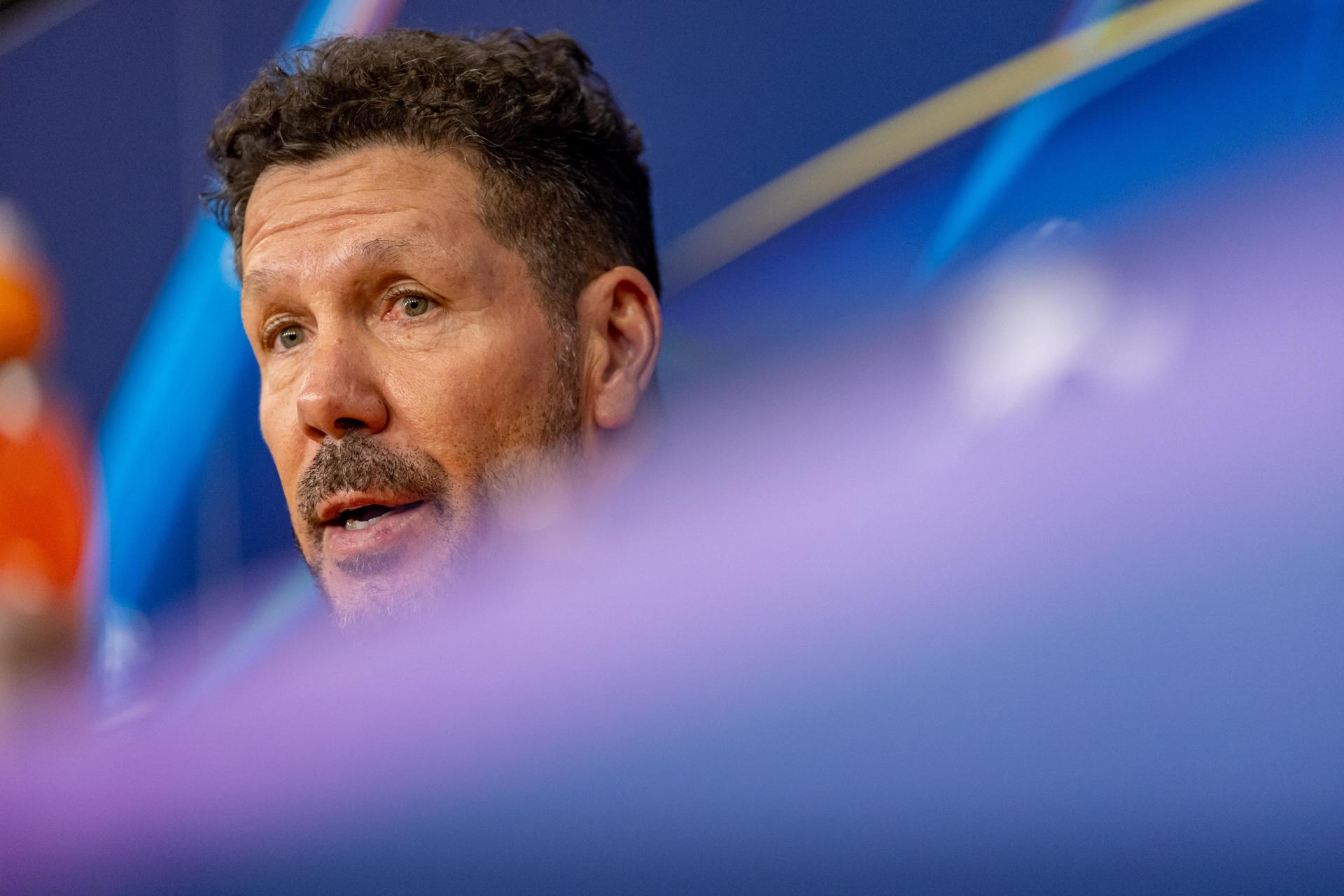 Simeone, durante la rueda de prensa de este lunes. EFE/EPA/MARTIN DIVISEK
