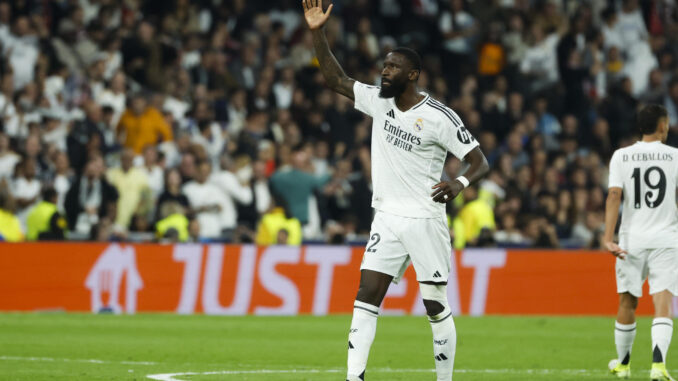 El defensa alemán del Real Madrid Antonio Rudiger durante el partido de la Liga de Campeones entre el equipo blanco y el Milan en el estadio Santiago Bernabéu. EFE/Juanjo Martín
