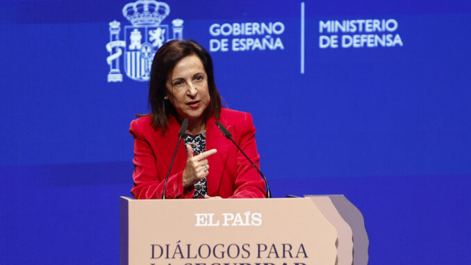 La ministra de Defensa, Margarita Robles, clausura el encuentro  ‘Diálogos para la seguridad. Foro del Sur sobre Geopolítica y Defensa de la Paz’, organizado por El País, este lunes en el Museo Reina Sofía de Madrid. EFE/ Rodrigo Jiménez
