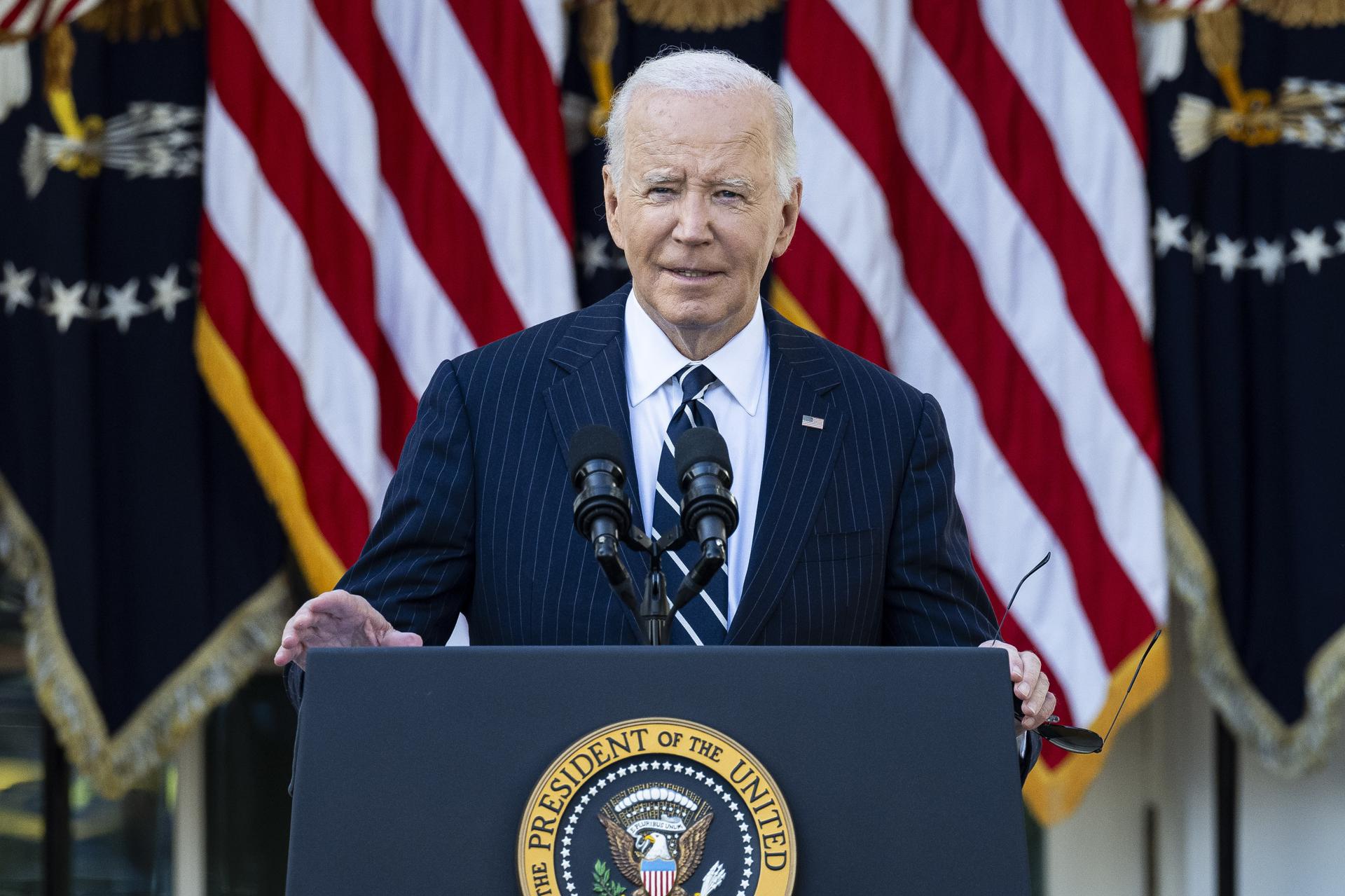 El presidente de EE.UU., Joe Biden, pronuncia un discurso sobre los resultados de las elecciones presidenciales de 2024 durante una dirección a la nación en el Jardín de Rosas de la Casa Blanca en Washington, DC, EE. UU., el 07 de noviembre de 2024. EFE/Graeme Sloan
