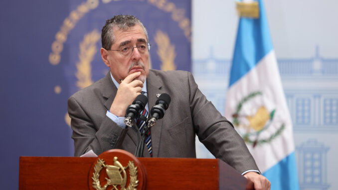 Fotografía de archivo en donde se ve al presidente de Guatemala, Bernardo Arévalo de León. EFE/ Mariano Macz
