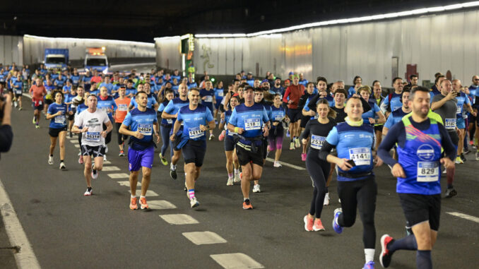 Carrera por los túneles de la M-30 que ha organizado Madrid Calle 30 con motivo del 50 aniversario de la vía de circunvalación. EFE/Víctor Lerena
