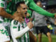 El delantero del Betis Juanmi celebra tras marcar el 2-1, durante el partido de la tercera jornada de la Liga Conferencia que Real Betis y NK Celje han disputado este jueves en el estadio Benito Villamarín, en Sevilla. EFE/Julio Muñoz