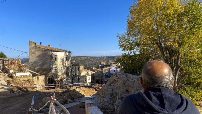 Vista de la localidad albaceteña de Letur este martes. l dispositivo de búsqueda que trabaja en Letur (Albacete) para localizar a cuatro personas que están desaparecidas desde el 29 de octubre por las intensas lluvias y la riada han encontrado restos humanos en la zona de Las Ramblas. EFE/Dolores Carcelén
