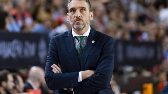 El entrenador del Unicaja Baloncesto, Ibon Navarro. EFE/Siu Wu
