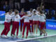 El equipo polaco celebra la victoria ante España en los octavos de final en la Copa Billie Jean King, por lo que España queda eliminada de la competición por 2-0 en el global y las polacas se enfrentarán a la República Checa en los cuartos de final del torneo que se disputa en Málaga.EFE/Carlos Díaz.